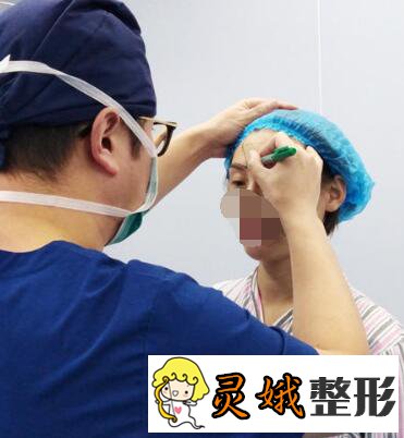 西昌整形专家汤颖峰医生注射玻尿酸过程